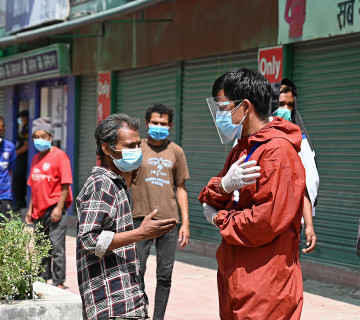 कोरोना कहरमा जसले बाँड्दै छन् भोकालाई खाना  [फोटो फिचर]